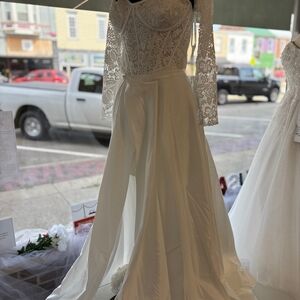 Elegant White Lace Wedding Dress